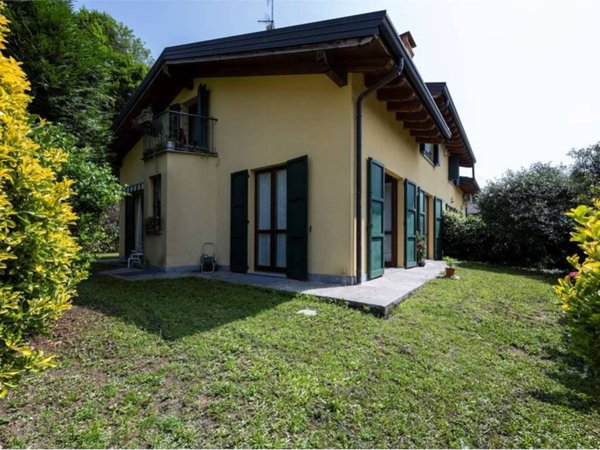 casa indipendente in vendita a Varese in zona Velate