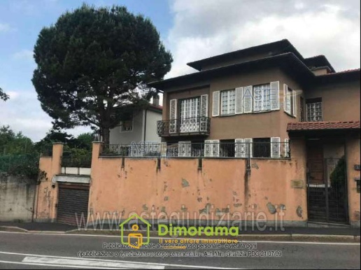 appartamento in vendita a Varese in zona Casbeno