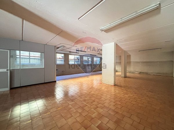 locale di sgombero in vendita a Varese in zona Viale Belforte