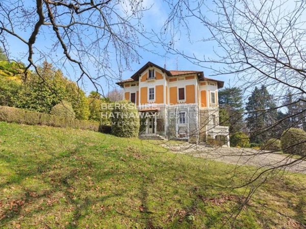 villa in vendita a Varese in zona Casbeno