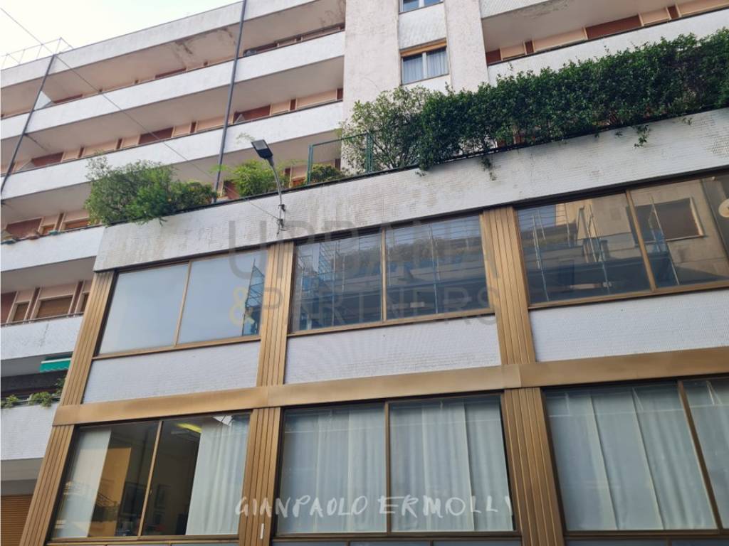 ufficio in vendita a Varese in zona Biumo