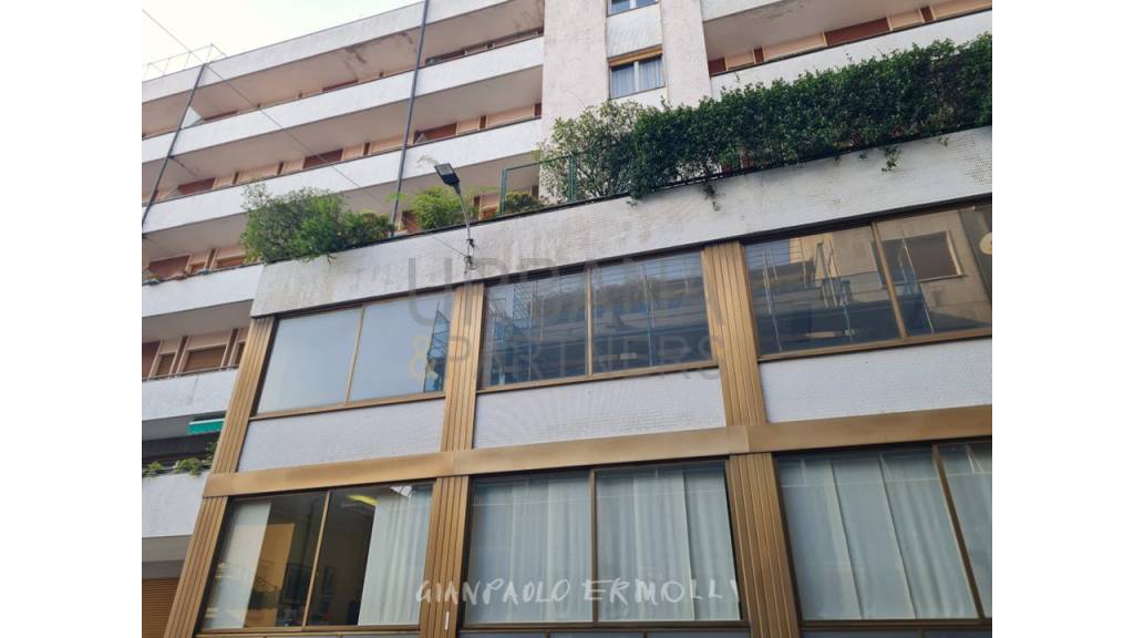 ufficio in vendita a Varese in zona Centro Città
