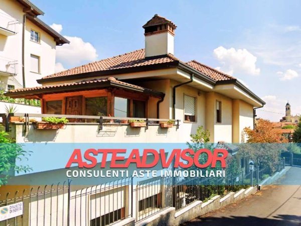 casa indipendente in vendita a Varese in zona Bizzozero