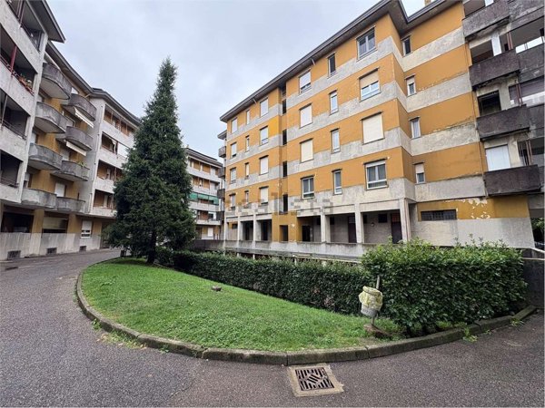 appartamento in vendita a Varese in zona Biumo