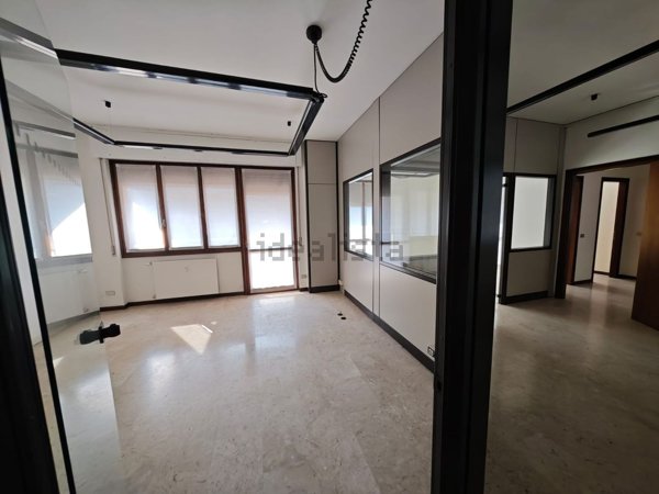 appartamento in vendita a Varese in zona Centro Città