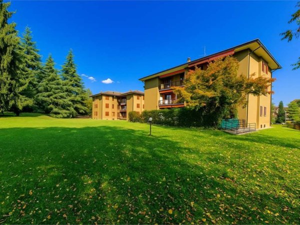 appartamento in vendita a Varese in zona Giubiano