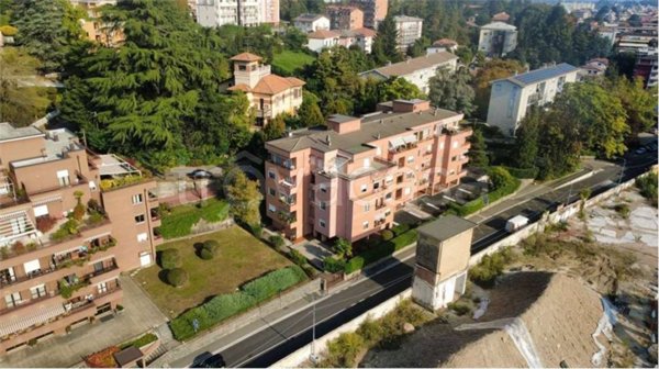 appartamento in vendita a Varese in zona Via Crispi