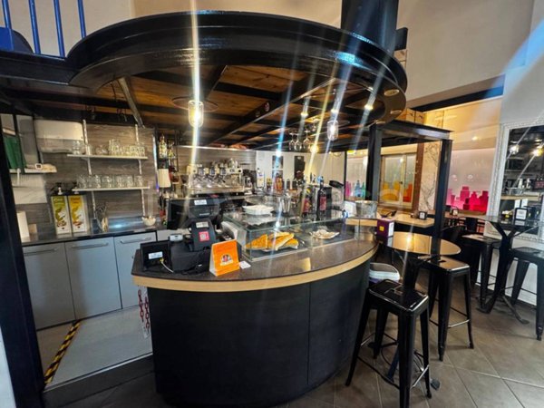 negozio in vendita a Varese in zona Centro Città