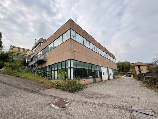 locale commerciale in vendita a Varese in zona San Gallo