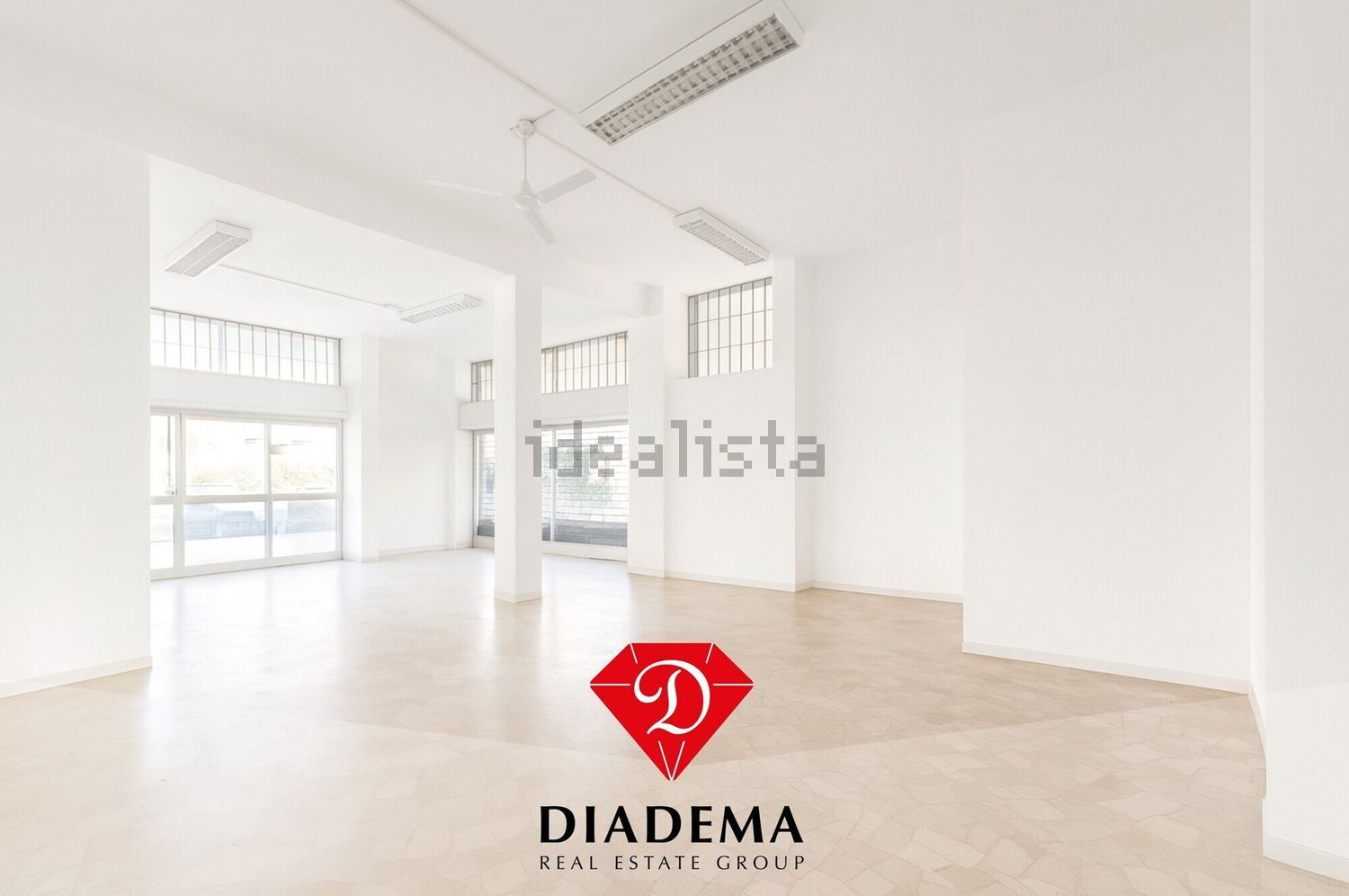 negozio in vendita a Varese in zona Viale Aguggiari