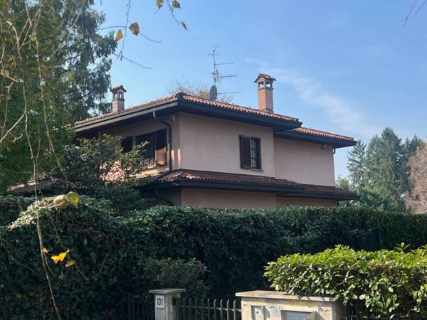 casa indipendente in vendita a Varese in zona Capolago