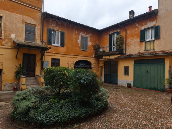 appartamento in vendita a Varese in zona Biumo