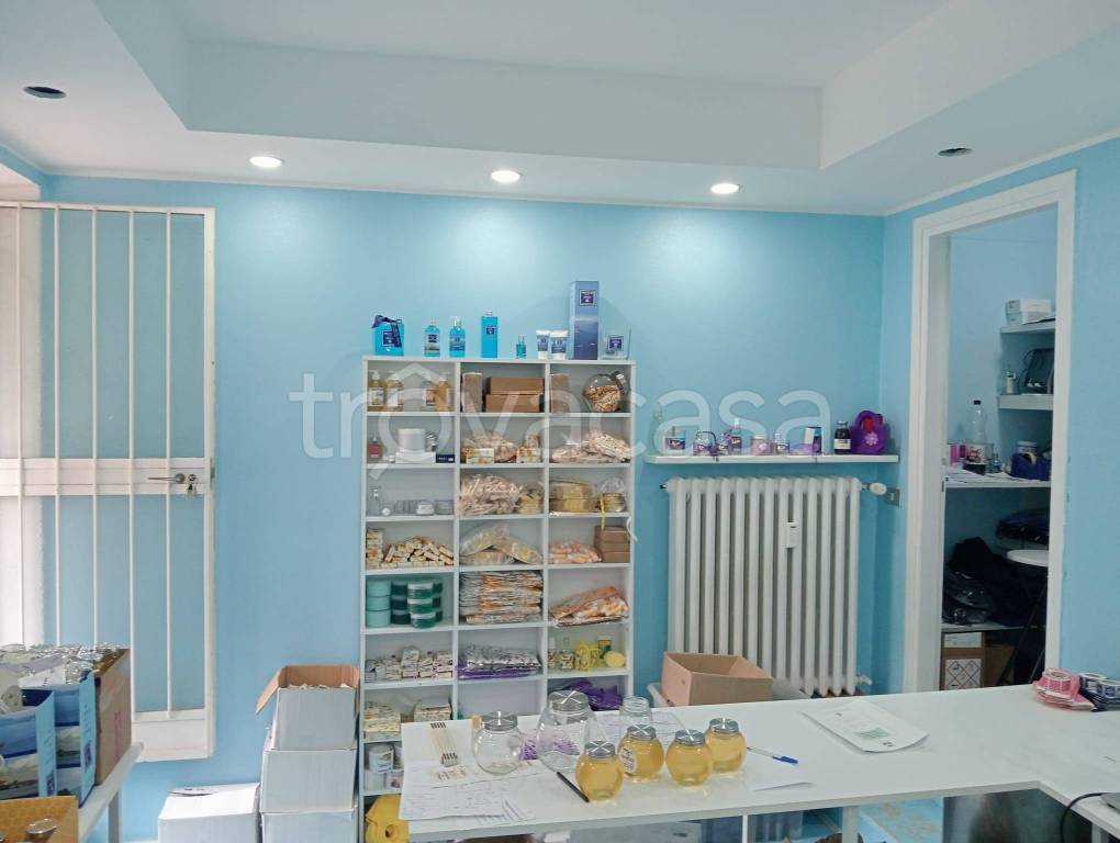 negozio in vendita a Varese in zona Viale Belforte