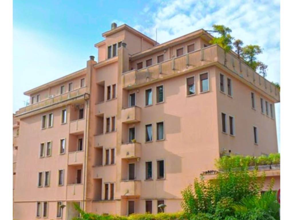appartamento in vendita a Varese in zona Biumo