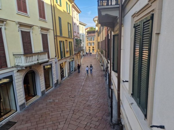 negozio in vendita a Varese in zona Centro Città