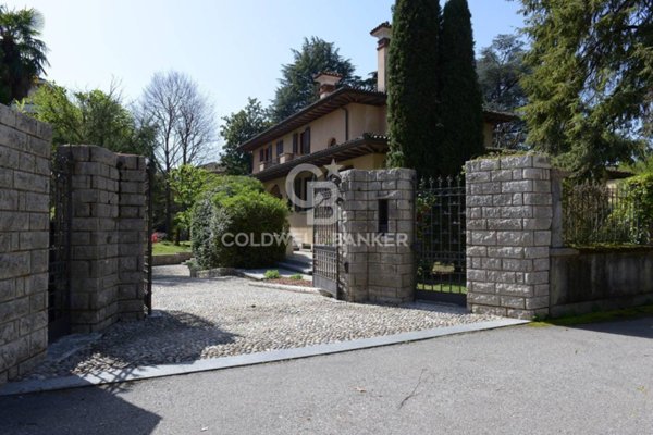 casa indipendente in vendita a Varese in zona Biumo