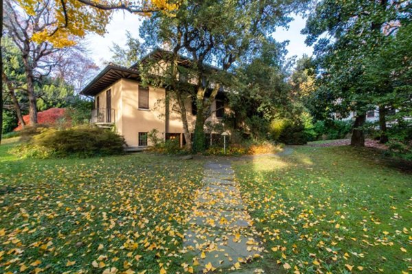 casa indipendente in vendita a Varese in zona Biumo