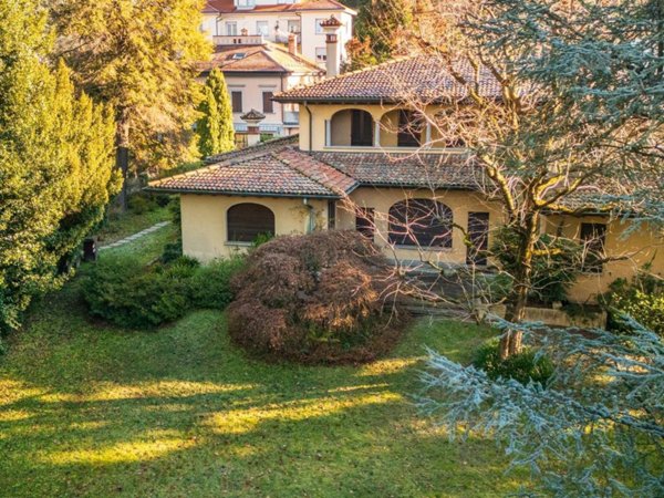 casa indipendente in vendita a Varese in zona Biumo