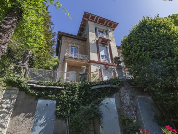 casa indipendente in vendita a Varese in zona Biumo