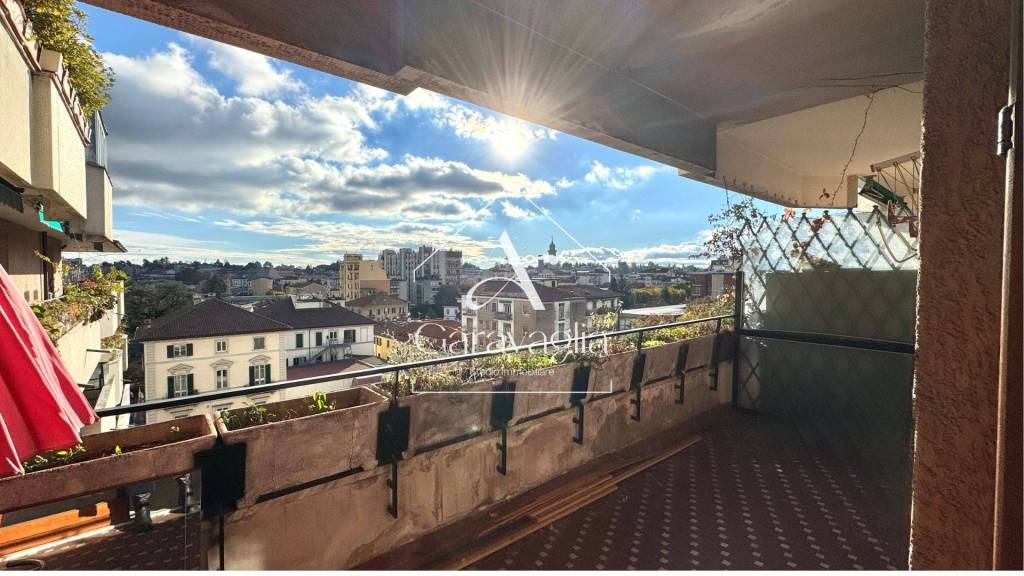 appartamento in vendita a Varese in zona Biumo