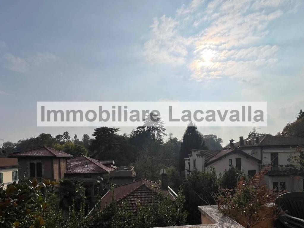 appartamento in vendita a Varese in zona Biumo