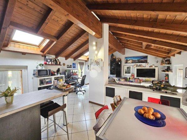 appartamento in vendita a Varese in zona Biumo