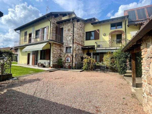casa indipendente in vendita a Varese in zona Bizzozero