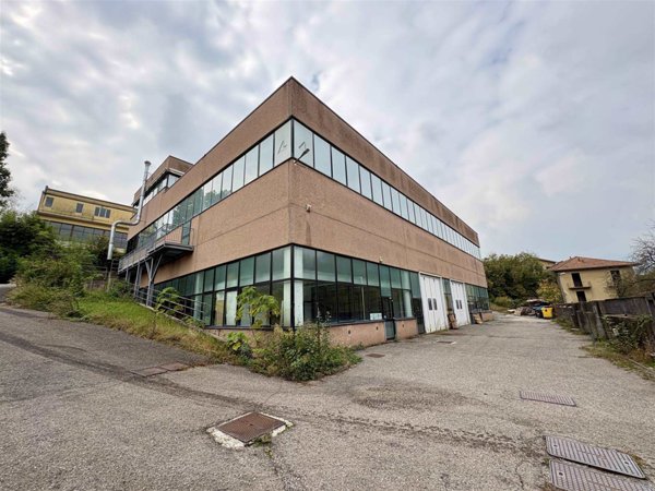 capannone in vendita a Varese in zona Viale Belforte