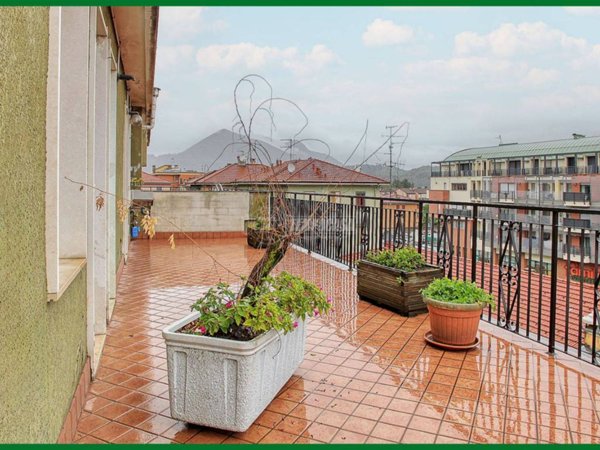 appartamento in vendita a Varese in zona Biumo