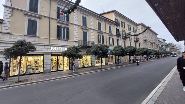 appartamento in vendita a Varese in zona Centro Città