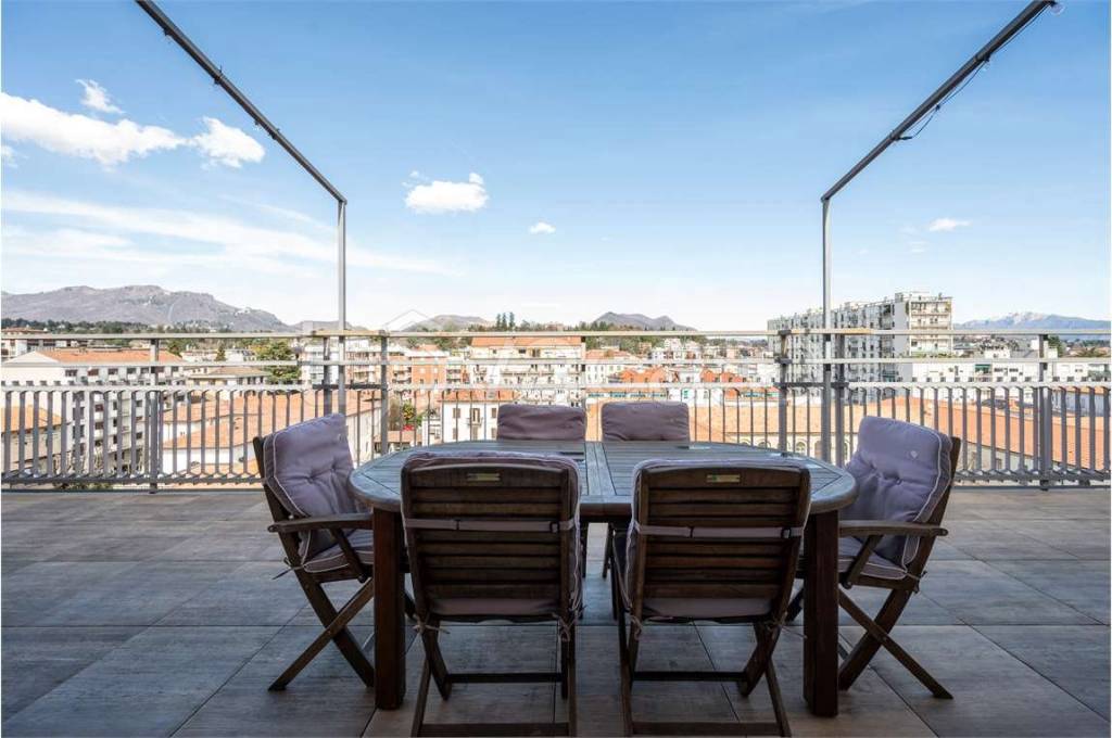 appartamento in vendita a Varese in zona Centro Città