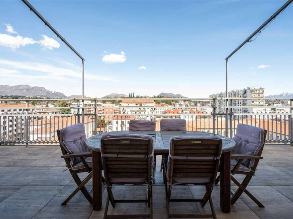 appartamento in vendita a Varese in zona Centro Città