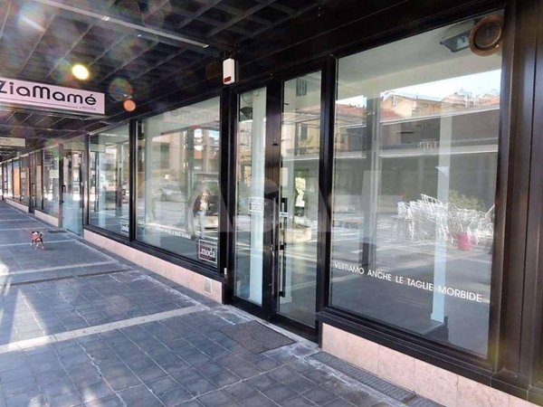 negozio in vendita a Varese in zona Biumo