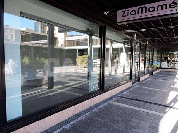 negozio in vendita a Varese in zona Biumo
