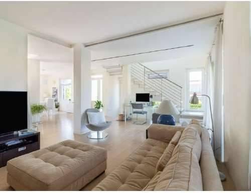 casa indipendente in vendita a Varese in zona Giubiano