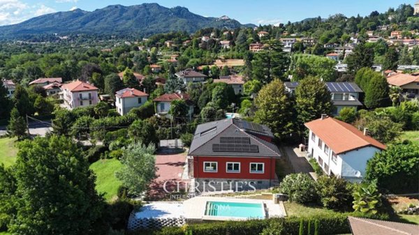 casa indipendente in vendita a Varese in zona Casbeno