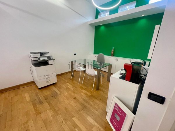negozio in vendita a Varese in zona Centro Città