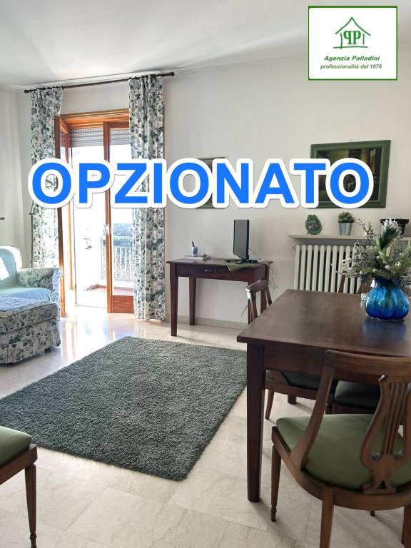 appartamento in vendita a Varese in zona Sant'Ambrogio