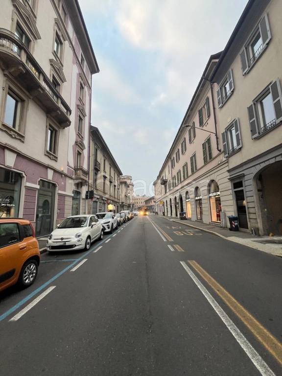 appartamento in vendita a Varese in zona Centro Città