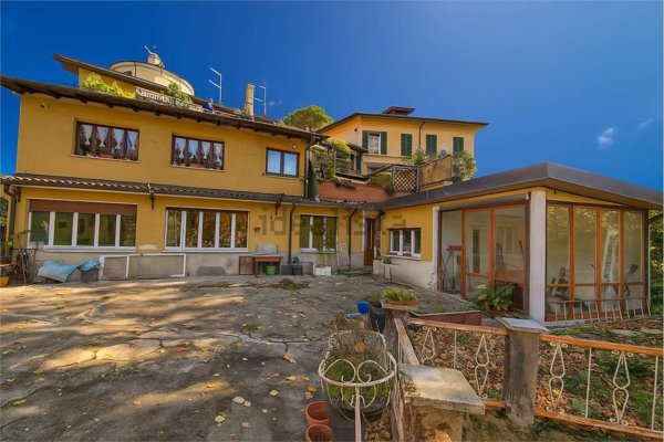 appartamento in vendita a Varese in zona Santa Maria del Monte