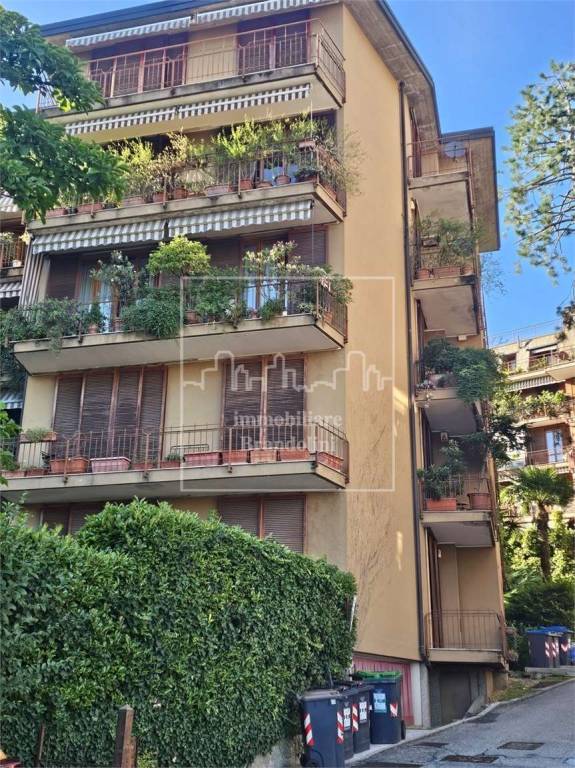 appartamento in vendita a Varese in zona Brunella