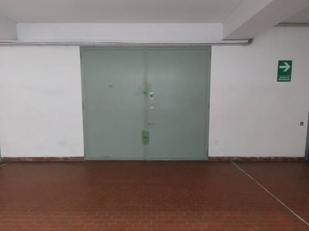 locale commerciale in vendita a Varese in zona Biumo