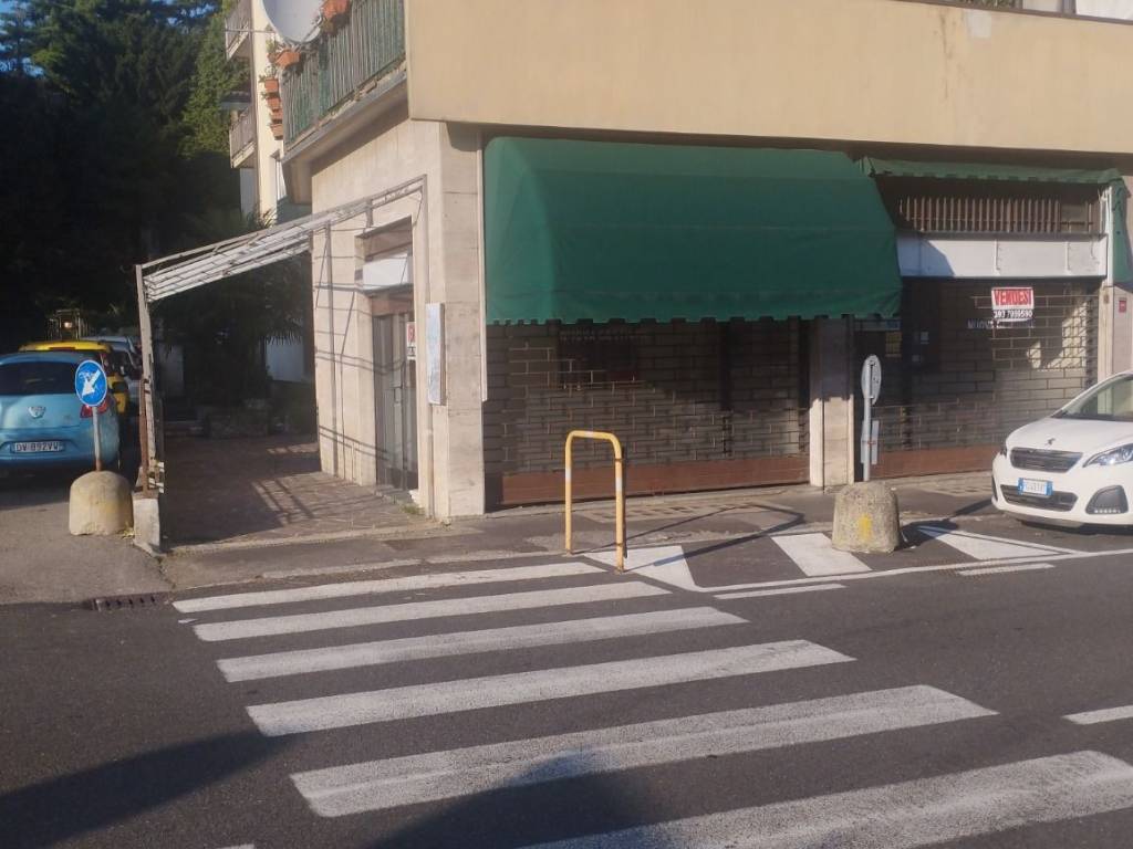 negozio in vendita a Varese in zona Ippodromo