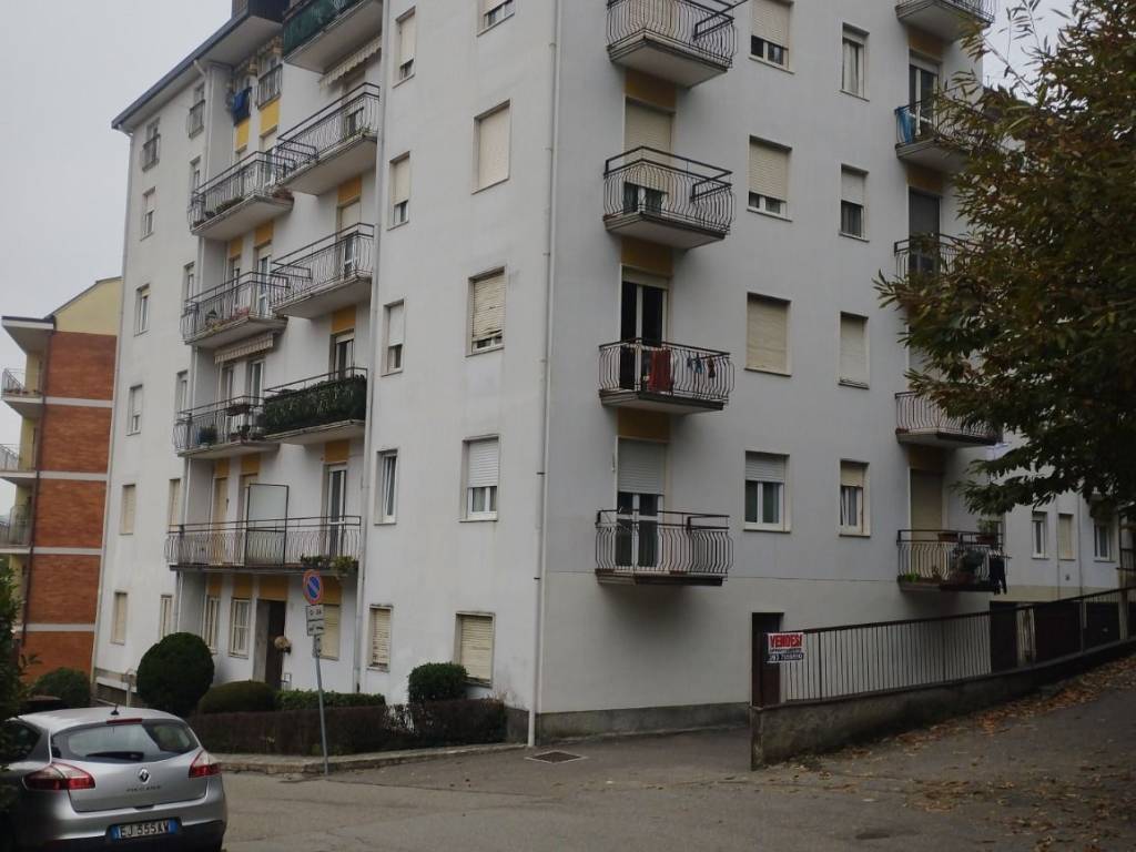 appartamento in vendita a Varese in zona Ippodromo