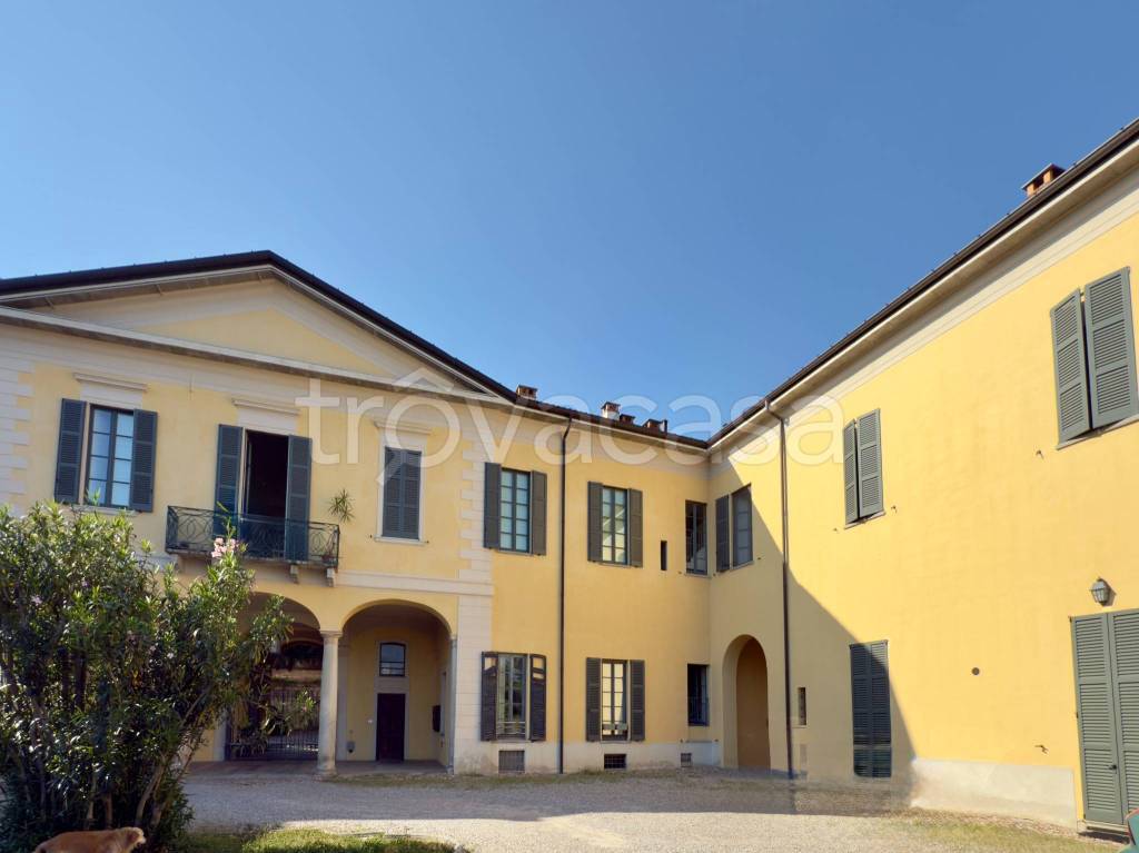 appartamento in vendita a Varese in zona Biumo