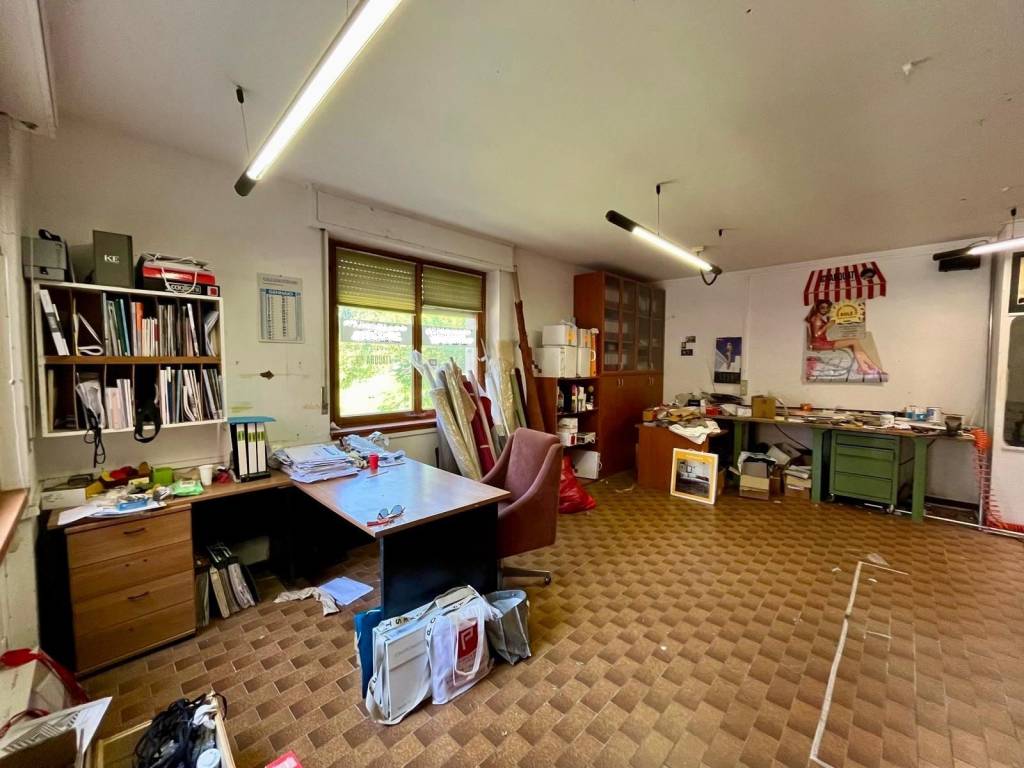 locale commerciale in vendita a Varese in zona San Gallo