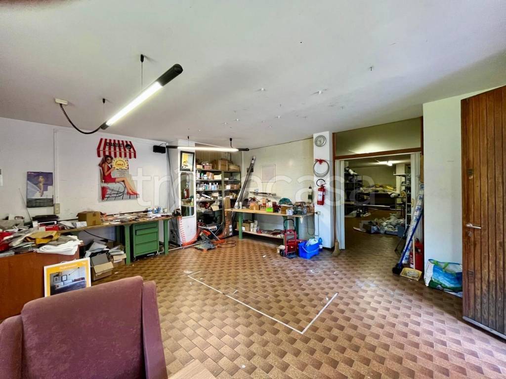 locale commerciale in vendita a Varese in zona Via Crispi