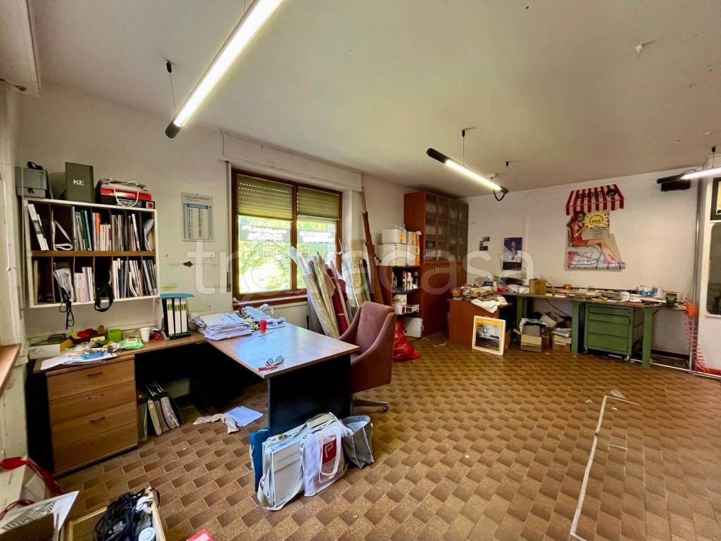 locale commerciale in vendita a Varese in zona Via Crispi