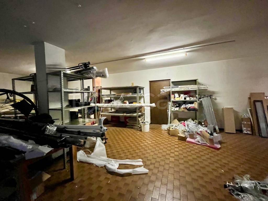 locale commerciale in vendita a Varese in zona Via Crispi