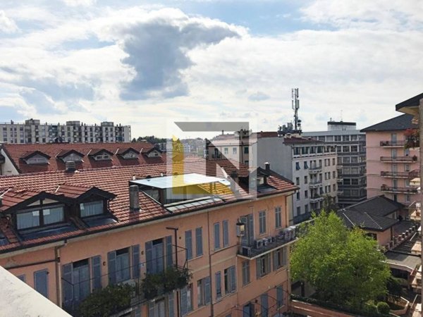 ufficio in vendita a Varese in zona Centro Città